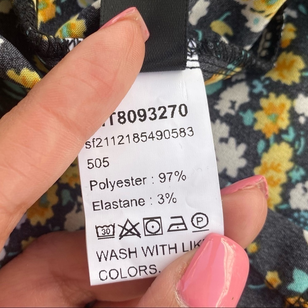 Ditsy floral wrap skirt Size 1X NEW - Picture 8 of 14
